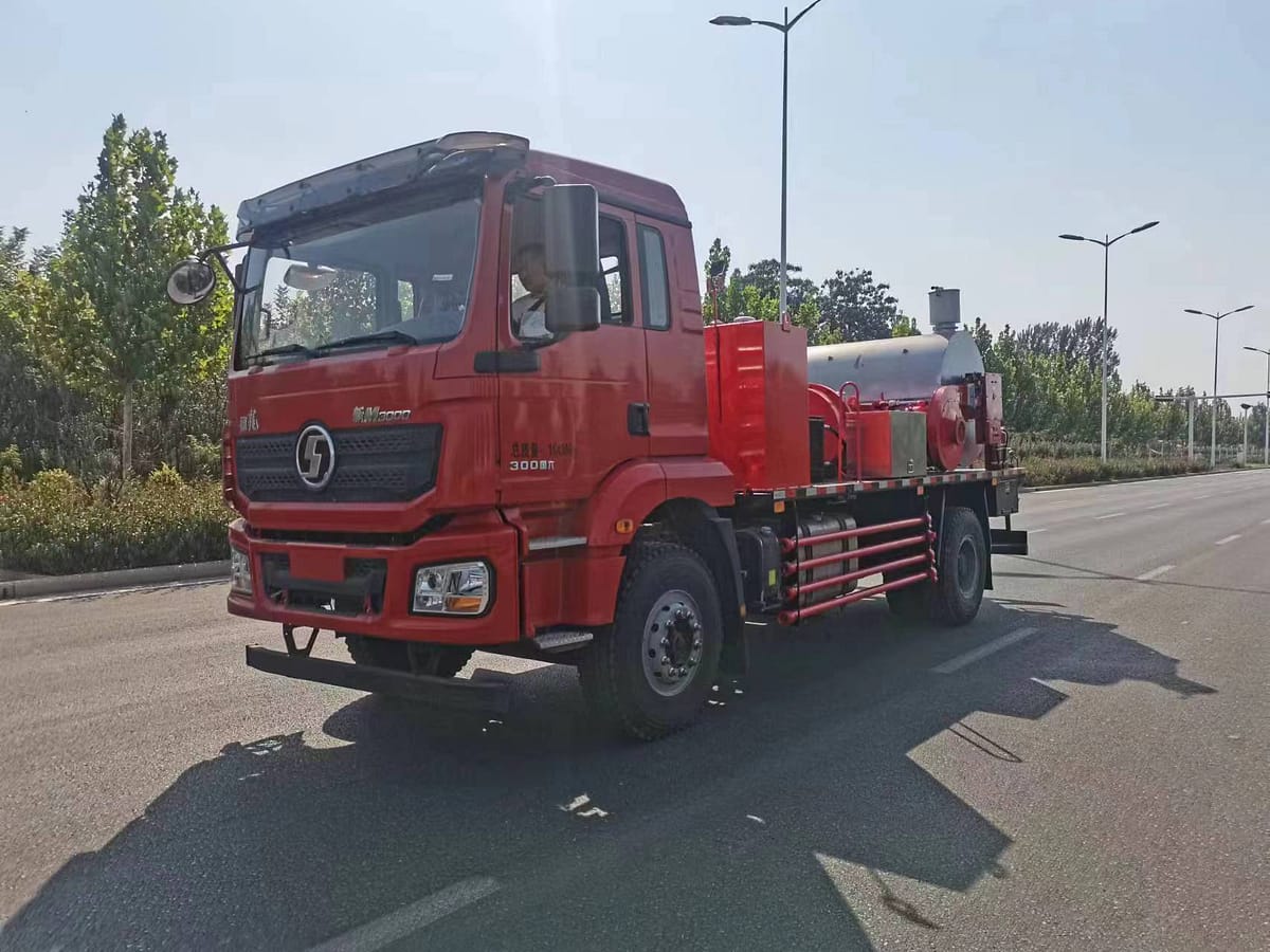 Well Flushing & Wax Removal Truck - Hot Oil Flushing Unit for oilfield wax removal and well cleaning operations
