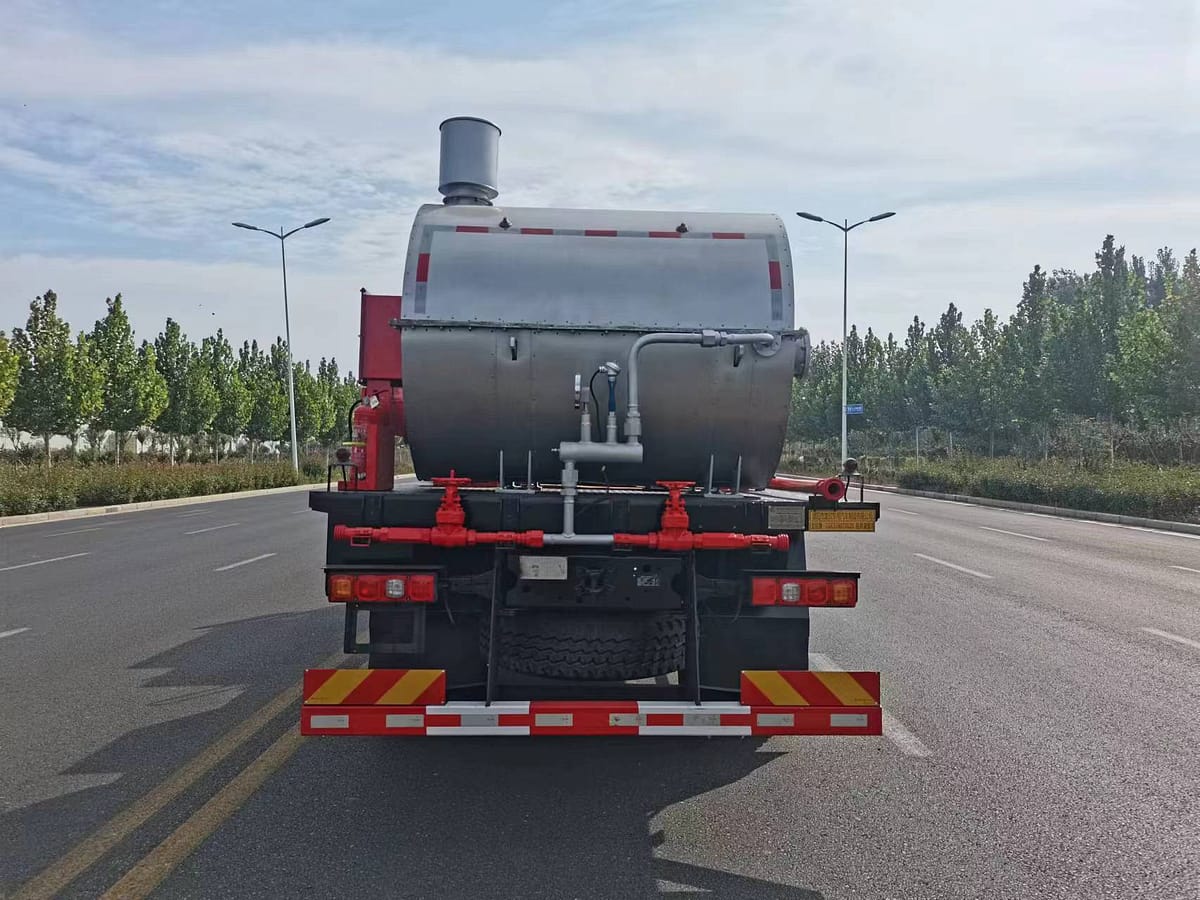 Hot Oil Flushing Unit heating system and high-pressure pump detail - VANCE Well Flushing Truck interior components