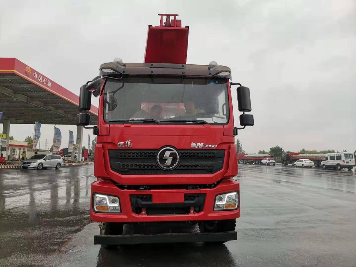 VANCE oilfield production truck LGC5220TCY artificial lift drive unit connected to wellhead pumping unit during active oil production operation